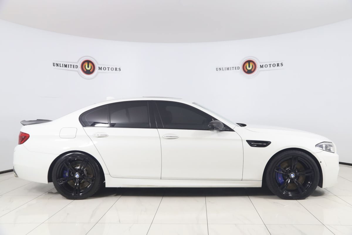 Used 2015 BMW M5 RWD image 2