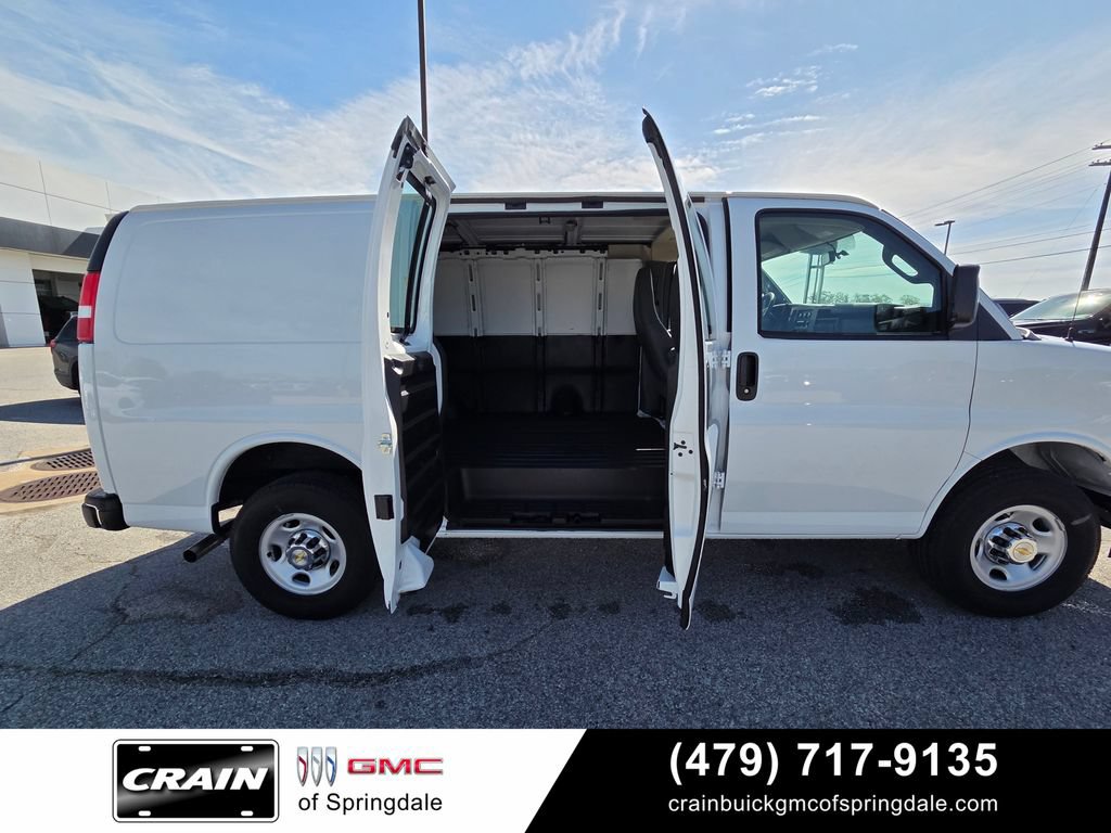 Used 2024 Chevrolet Express 3500 w/ Driver Convenience Package RWD image 23