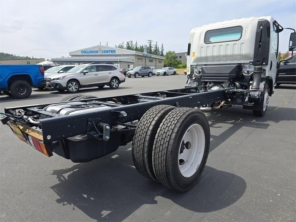 New 2024 Chevrolet Low Cab Forward image 4