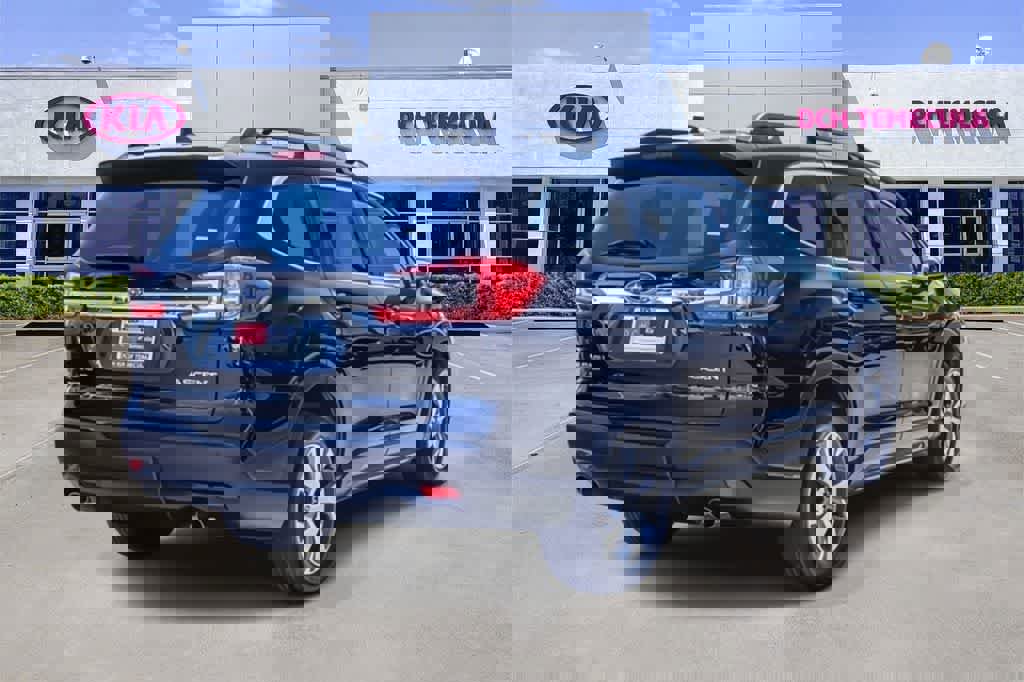 Used 2023 Subaru Ascent Premium w/ Convenience Package image 4