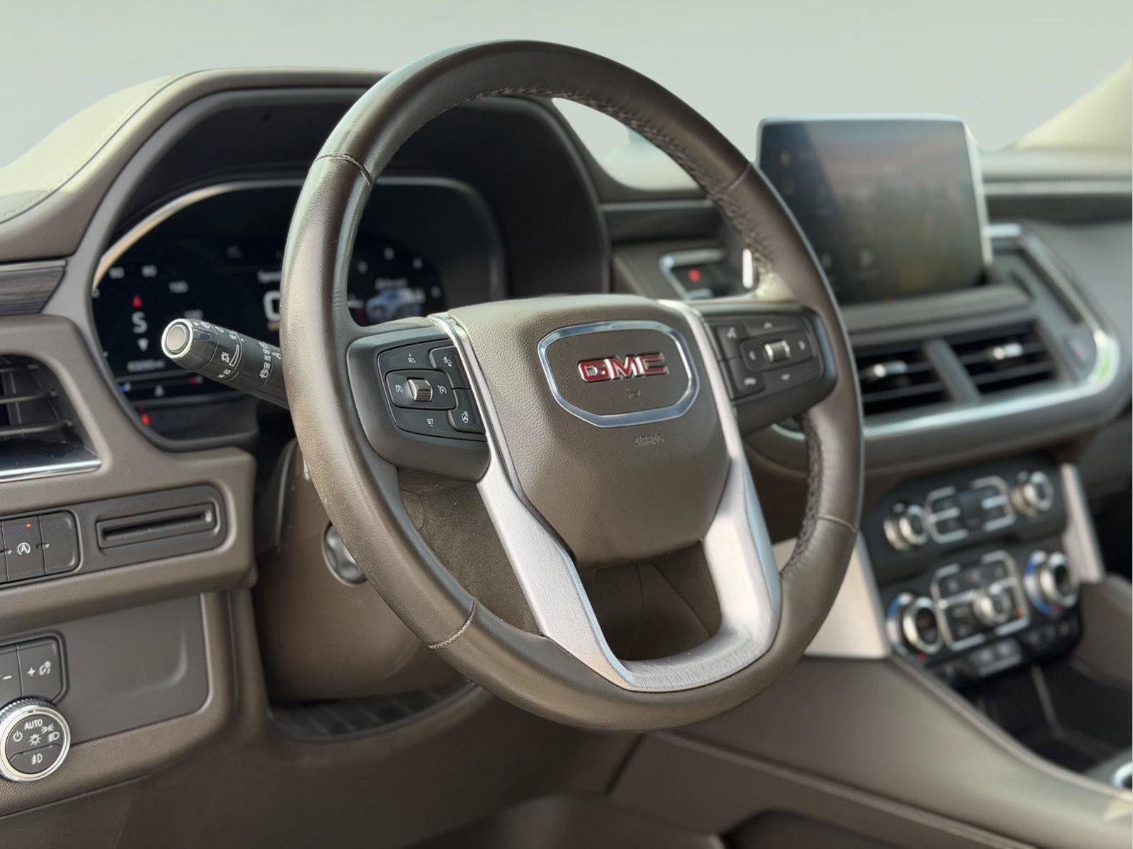Used 2024 GMC Yukon SLT w/ SLT Luxury Package AWD/4WD image 27