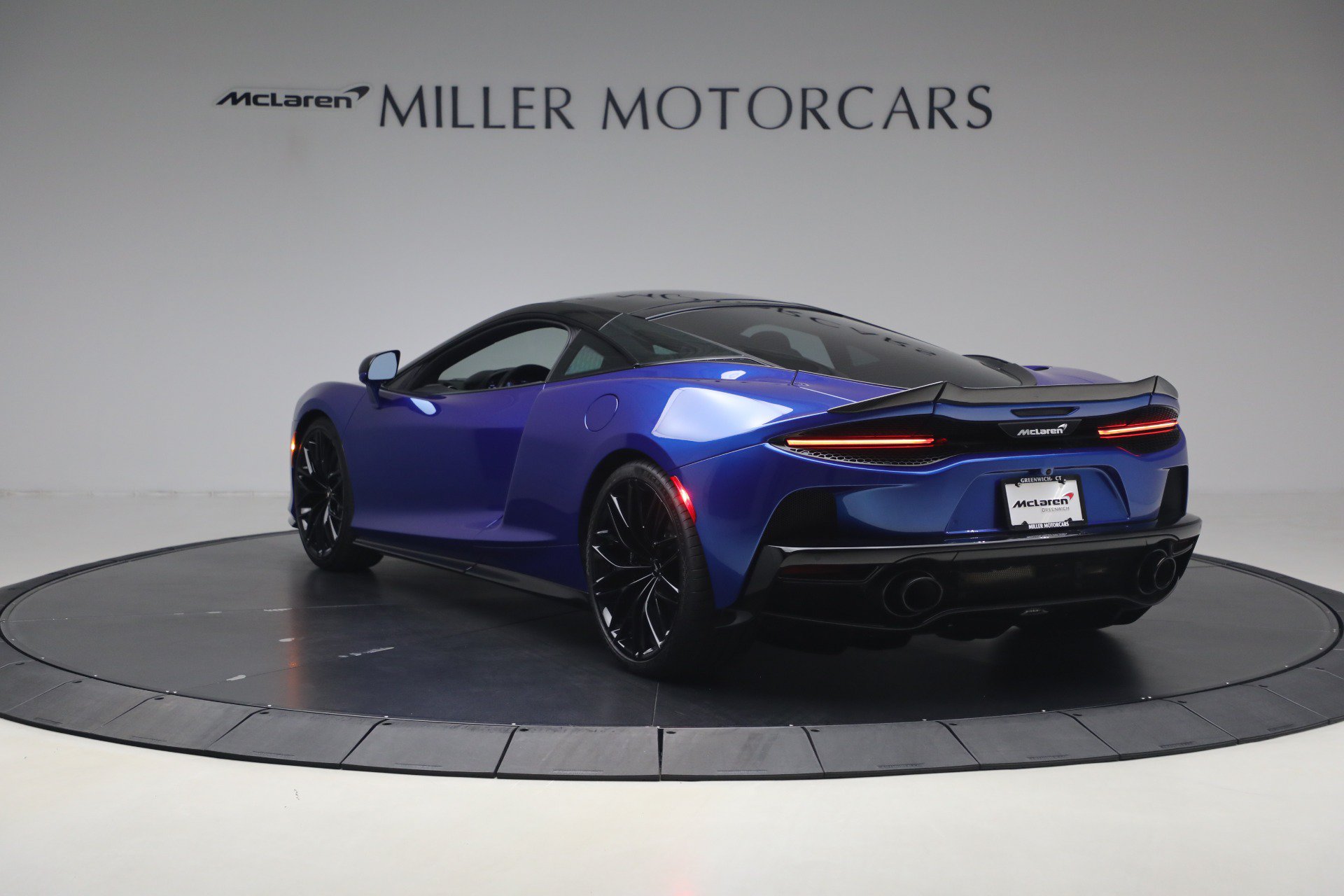 Used 2023 McLaren GT RWD image 5