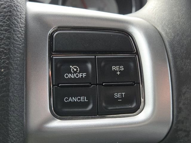 Used 2013 Dodge Challenger SXT image 9