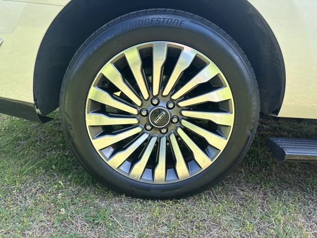 Used 2018 Lincoln Navigator Reserve w/ Technology Package AWD/4WD image 10