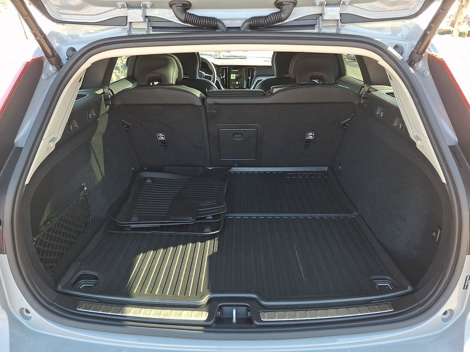 Certified 2025 Volvo V60 B5 Cross Country Ultra image 29