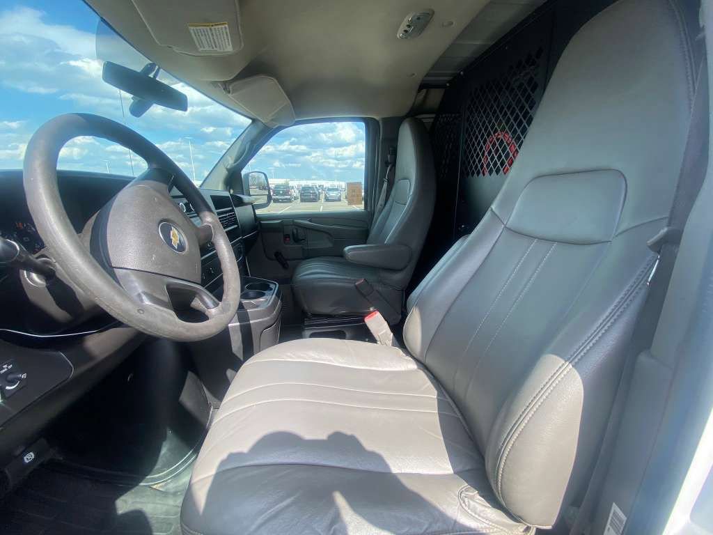 Used 2011 Chevrolet Express 2500 image 9