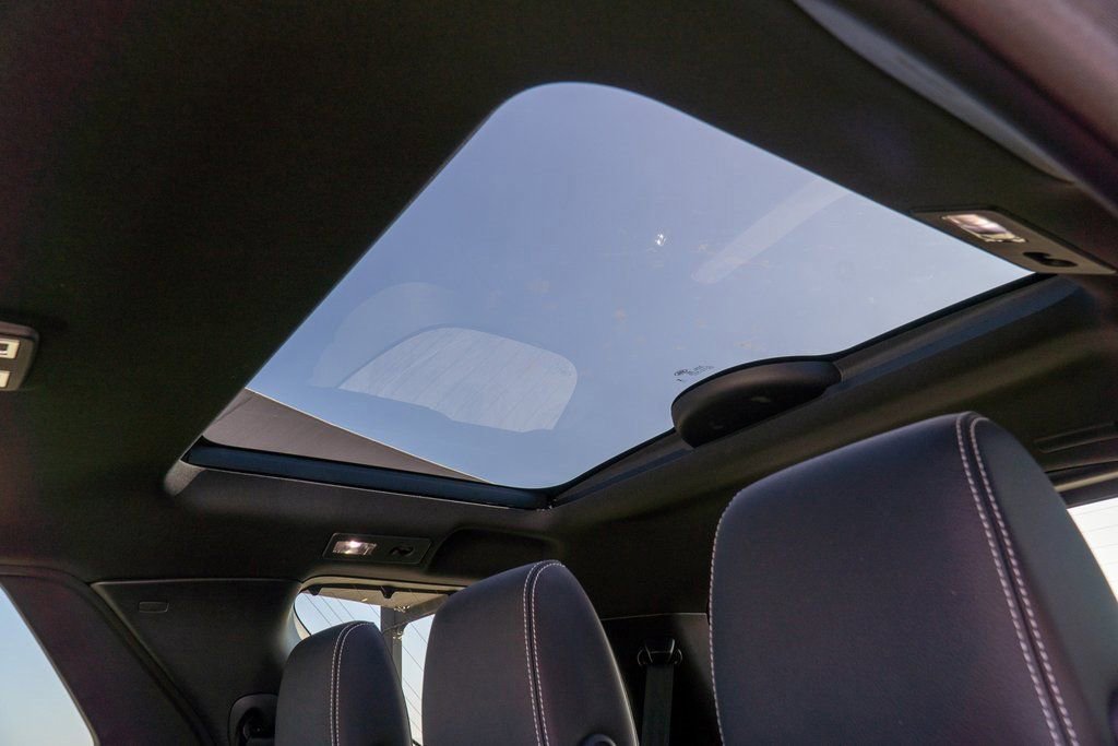 Used 2025 Land Rover Discovery S image 31