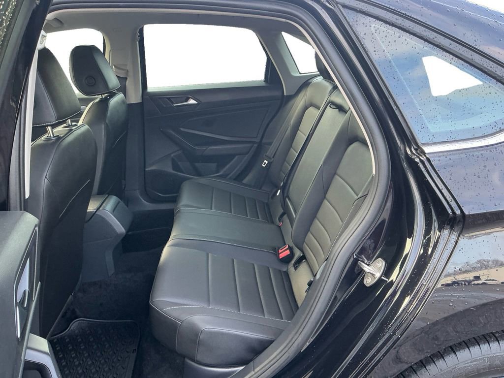 Used 2024 Volkswagen Jetta SE w/ Panoramic Sunroof Package image 21