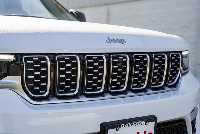 New 2025 Jeep Grand Cherokee Summit image 13