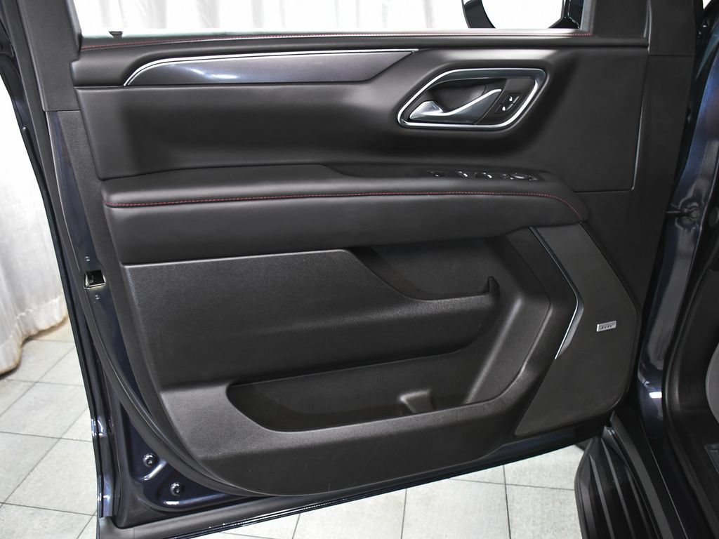 Used 2024 Chevrolet Suburban RST w/ Luxury Package AWD/4WD image 9