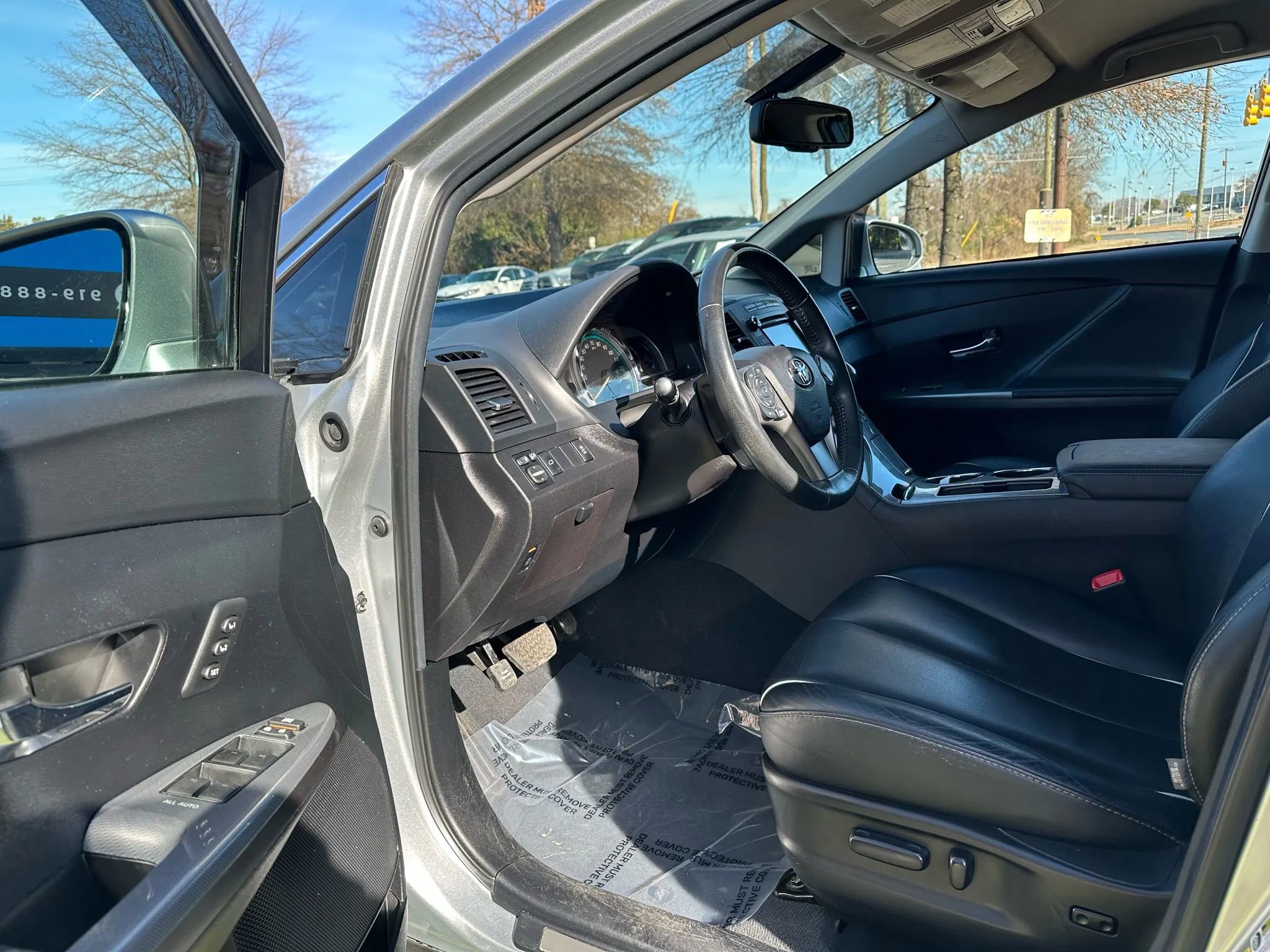 Used 2015 Toyota Venza XLE image 12