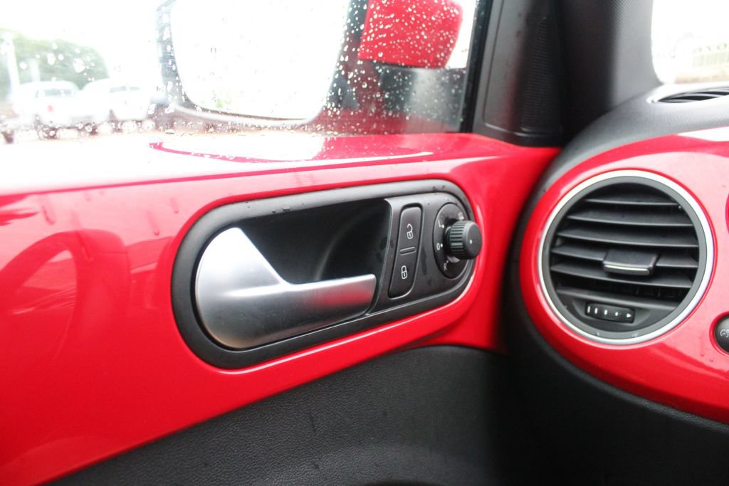 Used 2012 Volkswagen Beetle 2.5 FWD image 5