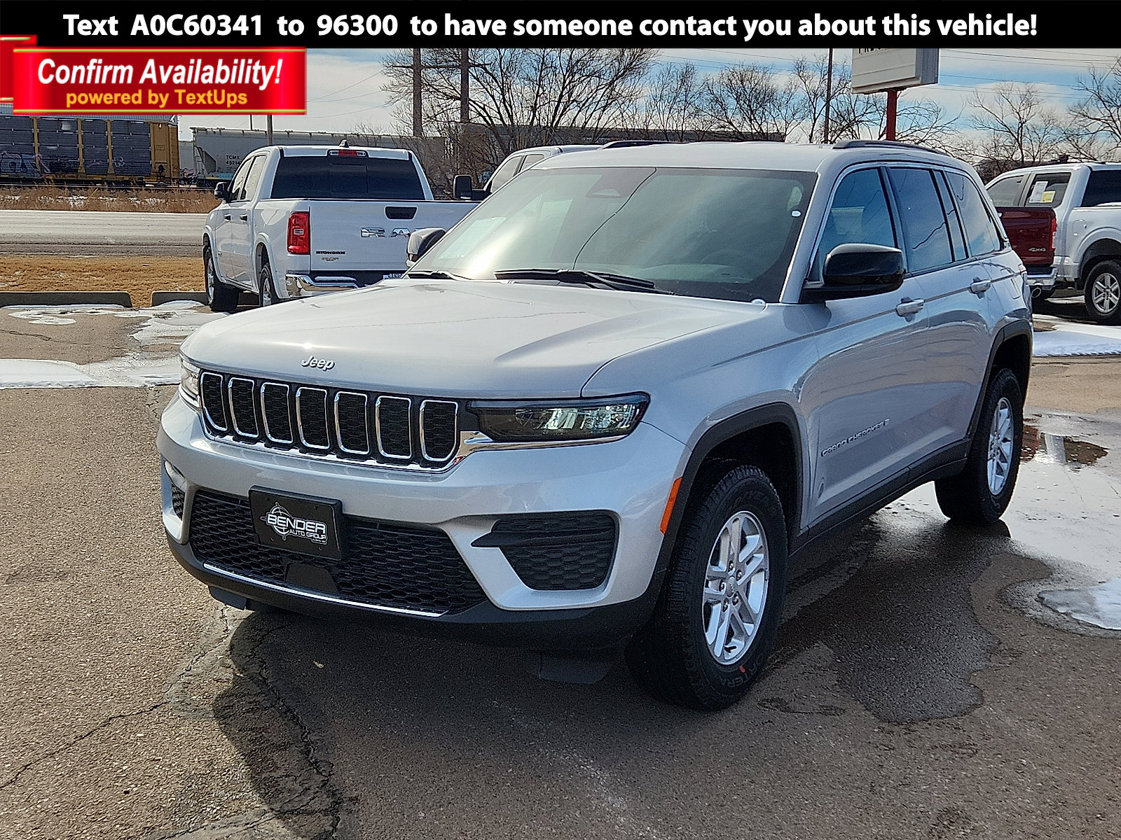 Used 2025 Jeep Grand Cherokee Laredo image 1
