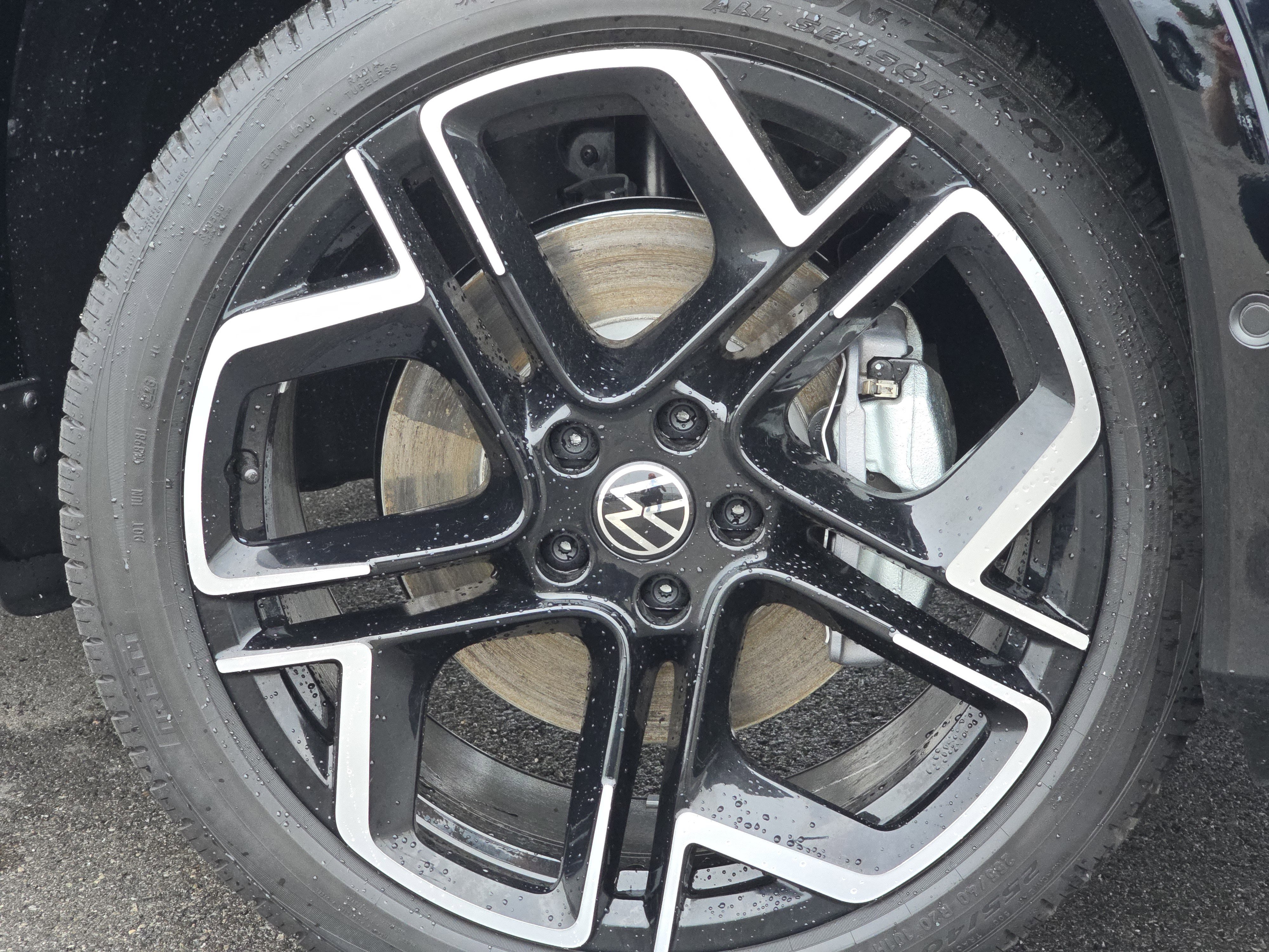 New 2026 Volkswagen Tiguan SEL R-Line AWD/4WD image 17