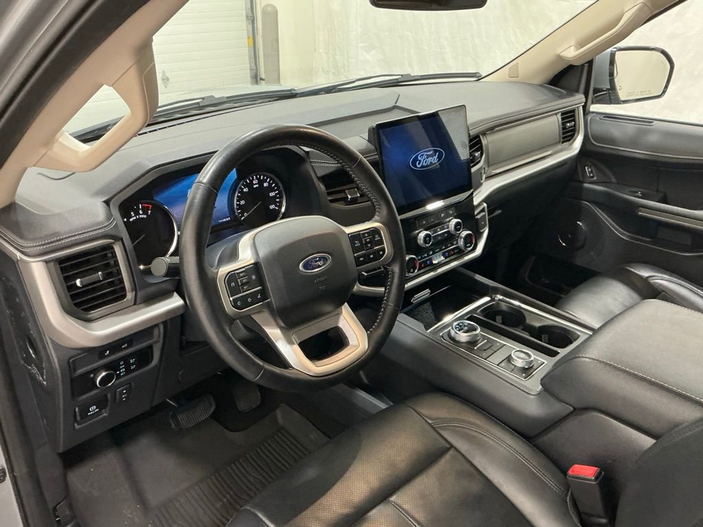 Used 2024 Ford Expedition XLT image 12
