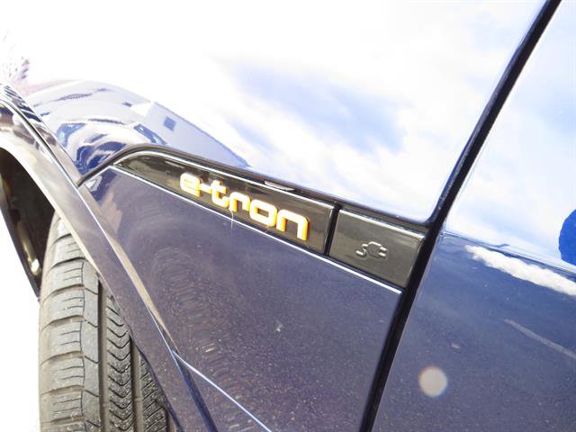 Used 2021 Audi e-tron Premium Plus w/ Premium Plus Package image 22