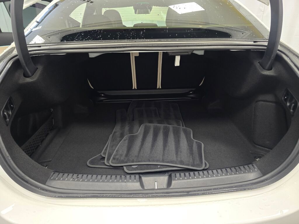 Used 2024 Mercedes-Benz E 350 4MATIC Sedan image 11