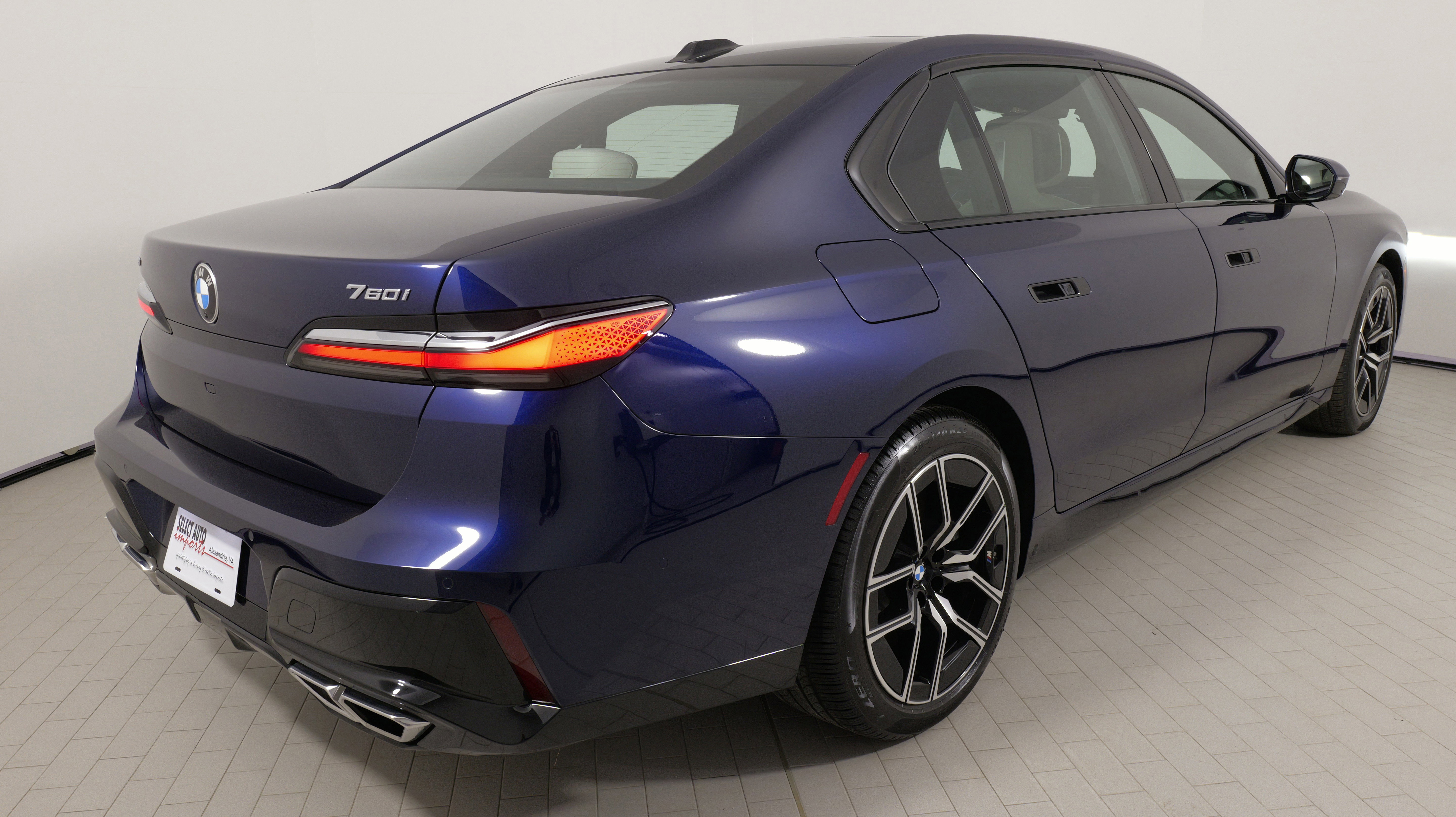 Used 2023 BMW 760i xDrive image 10