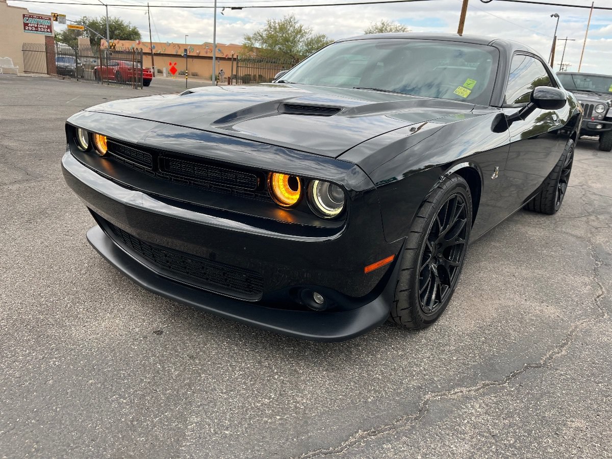 Used 2015 Dodge Challenger R/T Scat Pack w/ Leather Interior Group RWD image 11
