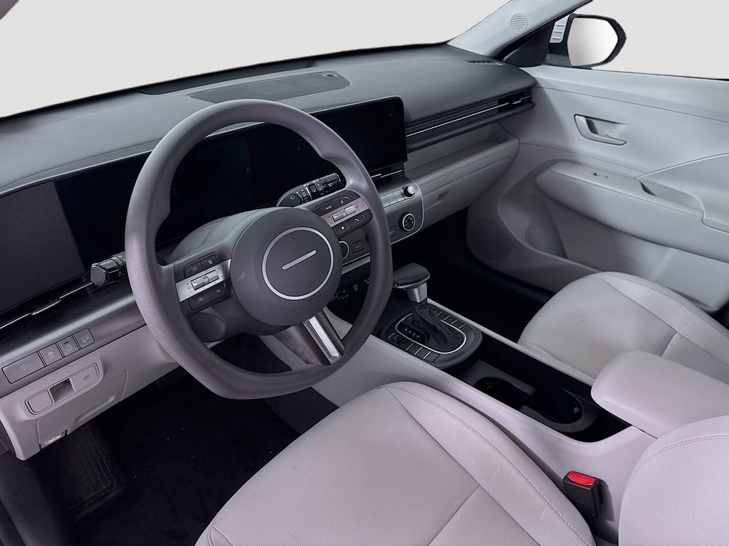 Certified 2025 Hyundai Kona SE image 9
