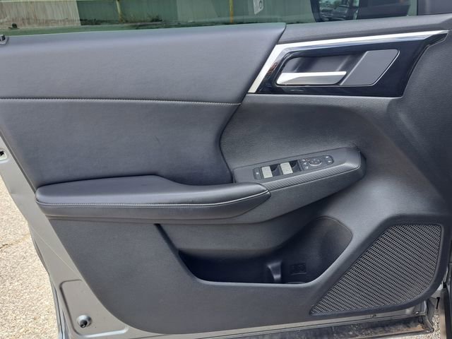 Used 2024 Mitsubishi Outlander SE image 12