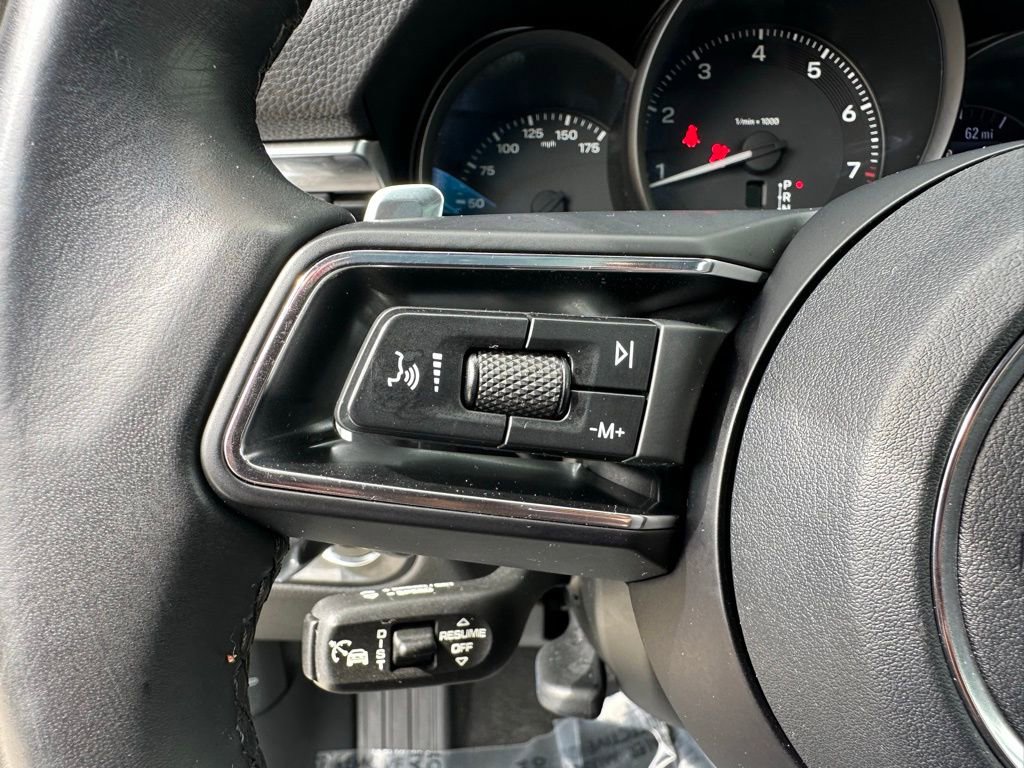 Certified 2023 Porsche Macan AWD/4WD image 18
