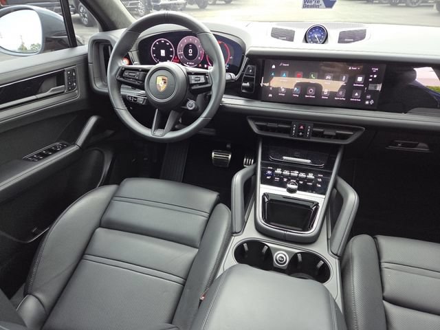 Used 2025 Porsche Cayenne GTS AWD/4WD image 30