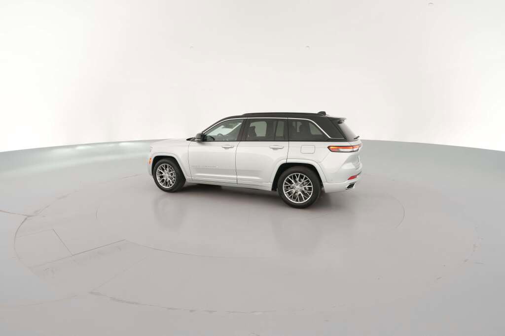 New 2025 Jeep Grand Cherokee Summit w/ Luxury Tech Group V image 7