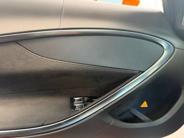 Used 2023 McLaren Artura RWD image 22
