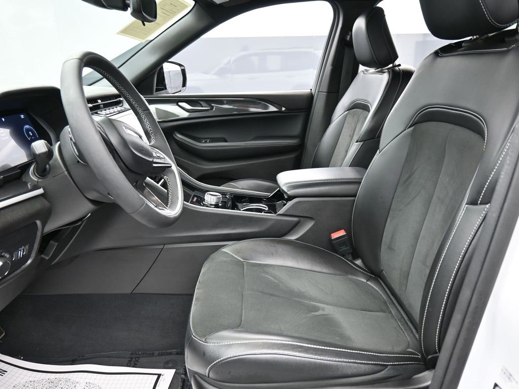 Used 2023 Jeep Grand Cherokee Altitude image 10