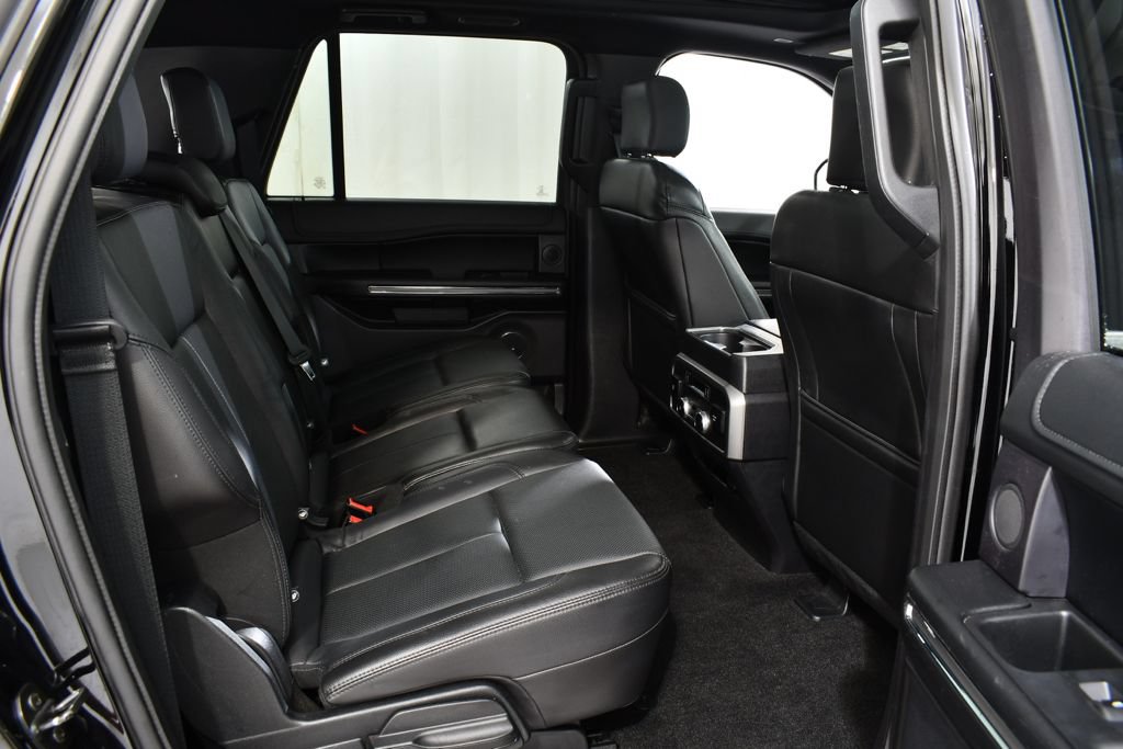 Used 2018 Ford Expedition Max XLT w/ Equipment Group 202A AWD/4WD image 19