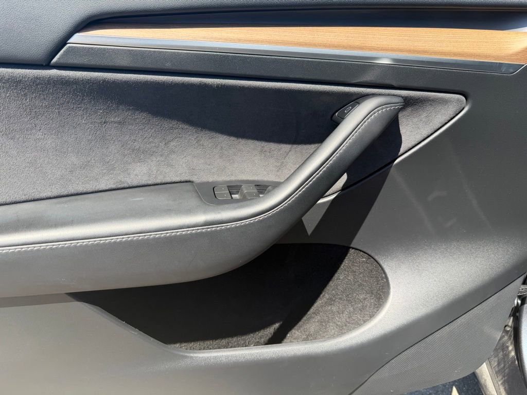 Used 2023 Tesla Model Y Long Range AWD/4WD image 17