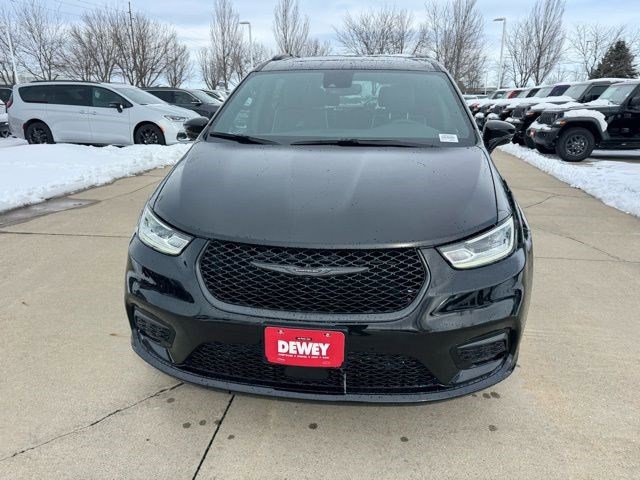 New 2026 Chrysler Pacifica Limited image 2