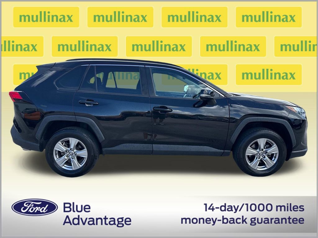 Used 2022 Toyota RAV4 XLE w/ Convenience Package FWD image 2