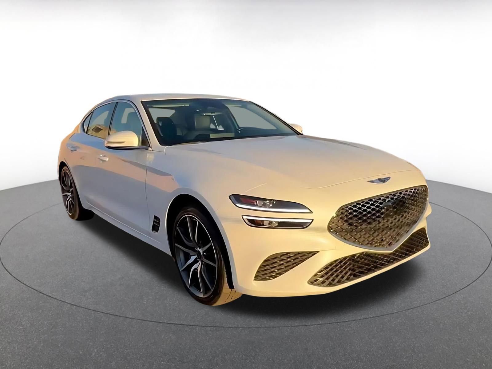 Used 2025 Genesis G70 2.5T image 3