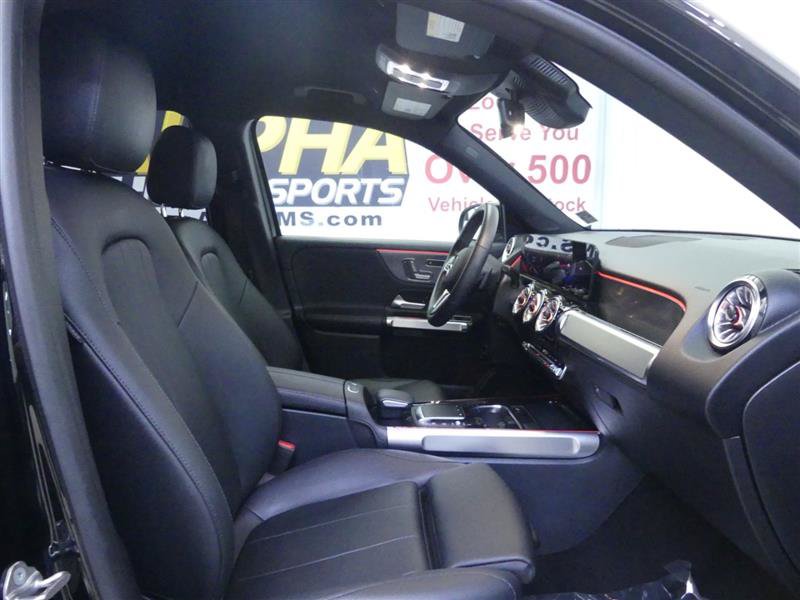 Used 2022 Mercedes-Benz GLB 250 4MATIC w/ Premium Package Lite image 8
