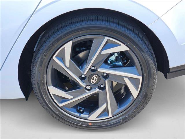 New 2025 Hyundai Elantra Limited image 16