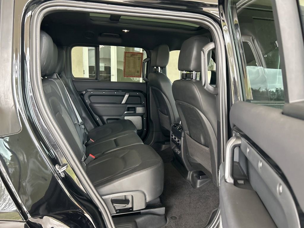 Used 2024 Land Rover Defender 130 X-Dynamic SE image 26
