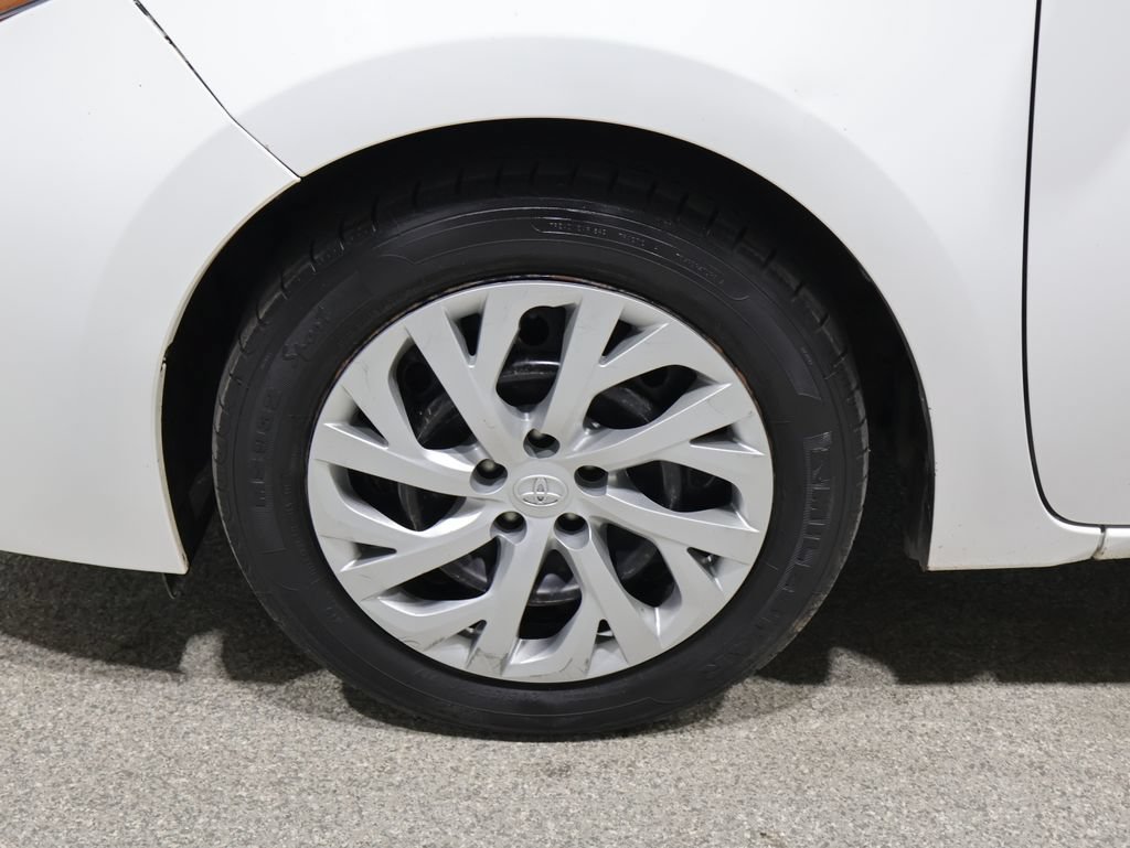 Used 2018 Toyota Corolla LE FWD image 8