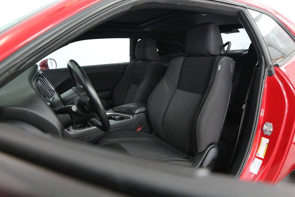 Used 2016 Dodge Challenger R/T w/ Driver Convenience Group RWD image 40