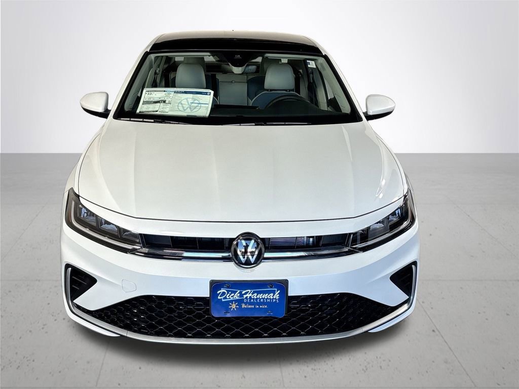 New 2025 Volkswagen Jetta SE image 3