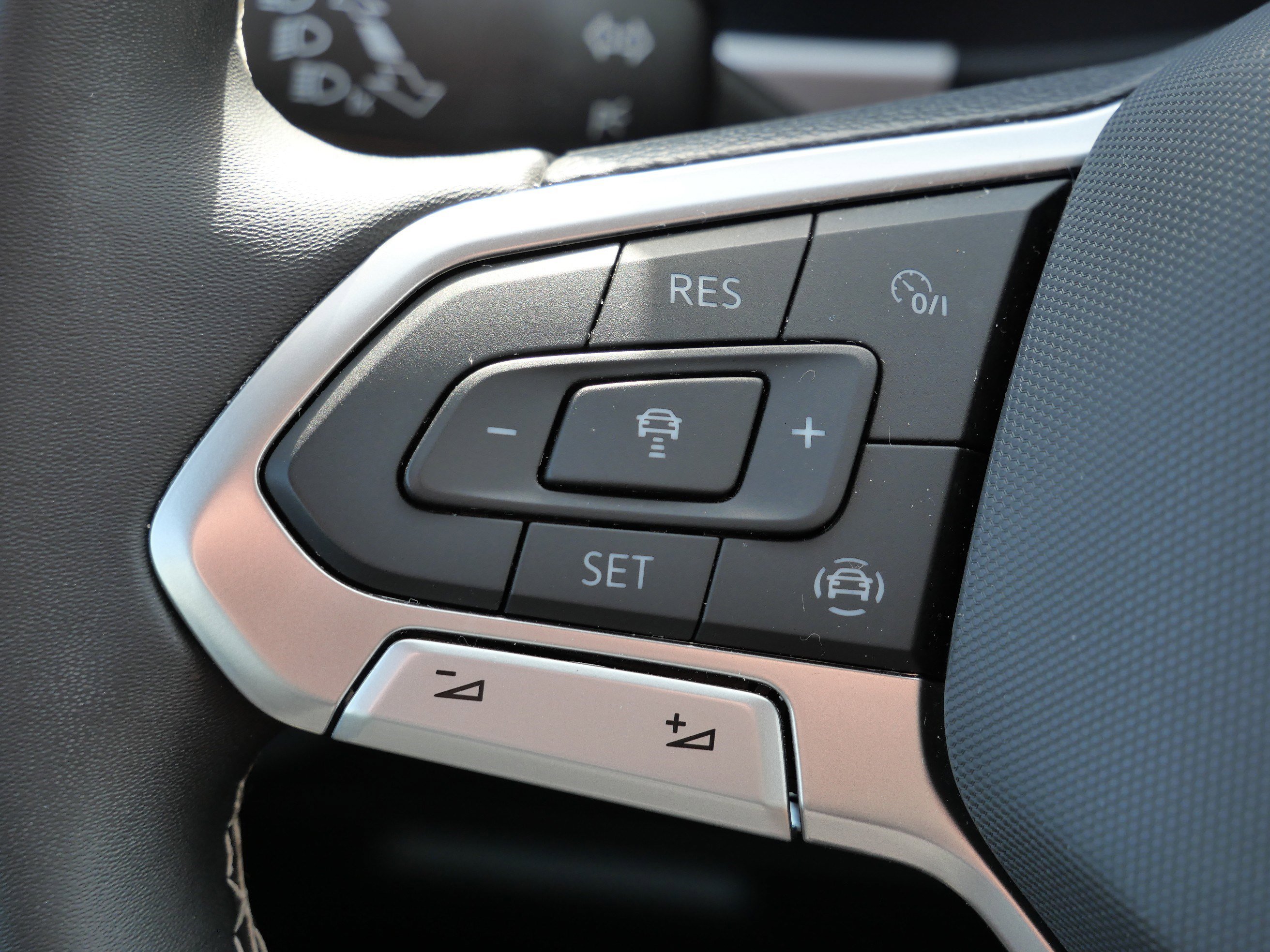 Certified 2023 Volkswagen Atlas SE w/ Black Wheel Package image 34