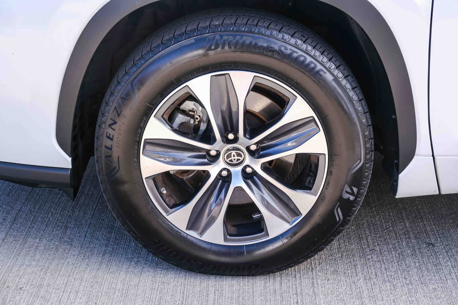 Used 2023 Toyota Highlander XLE FWD image 10