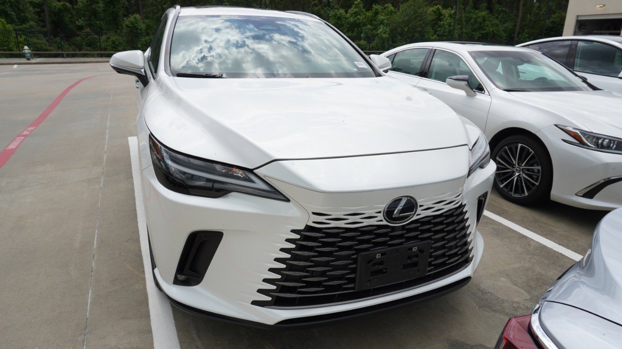 Used 2025 Lexus RX 350 Premium w/ Convenience Package FWD image 2