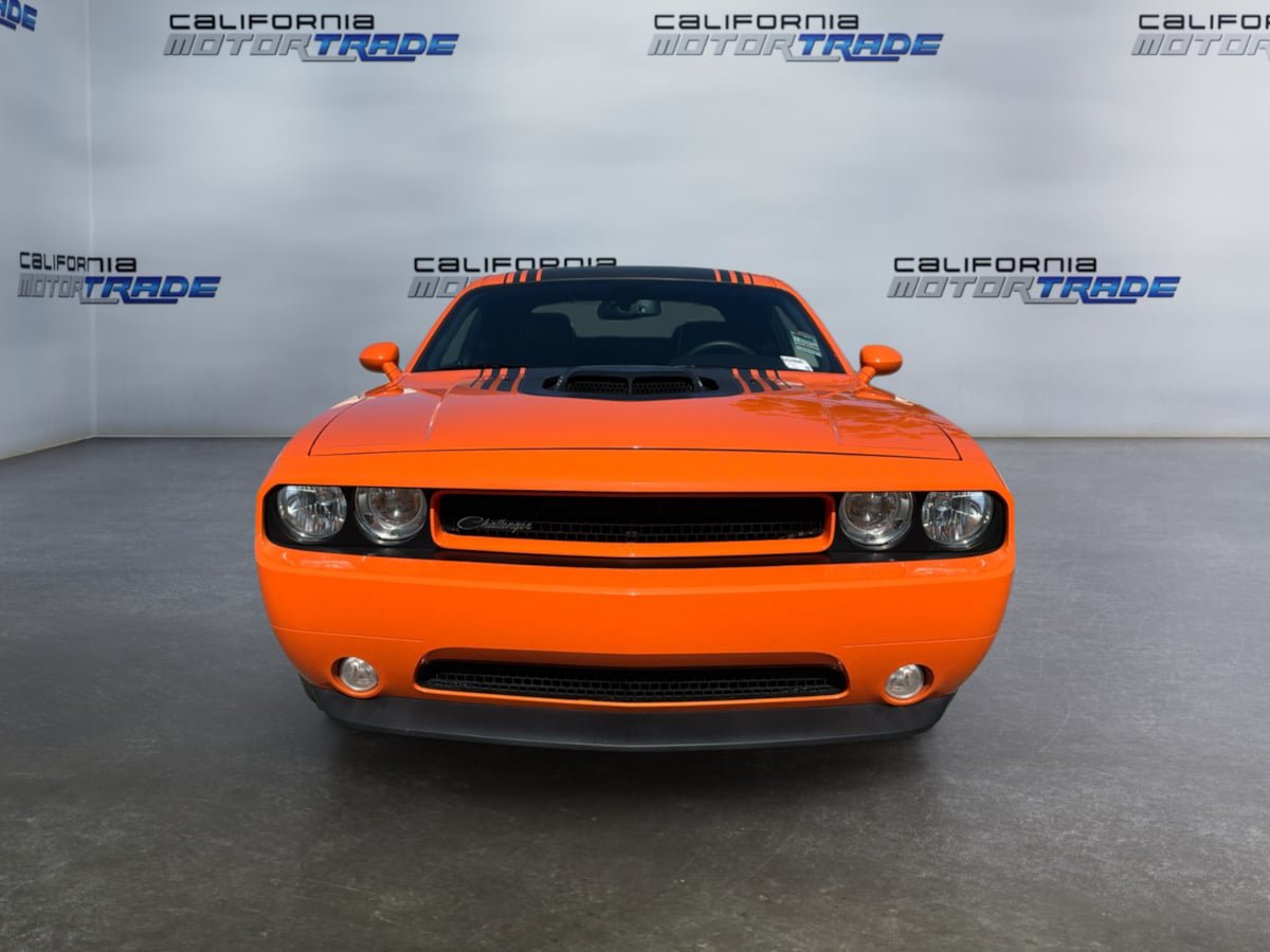 Used 2014 Dodge Challenger R/T RWD image 2