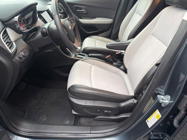 Certified 2022 Chevrolet Trax LT w/ LT Convenience Package image 17