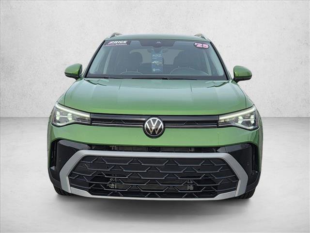 Certified 2025 Volkswagen Taos SE video 2