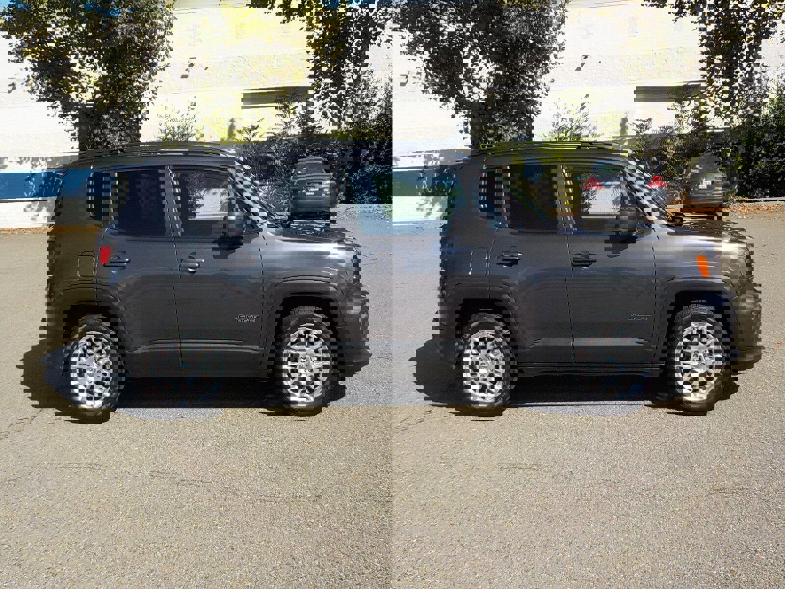 Used 2021 Jeep Renegade Latitude image 4