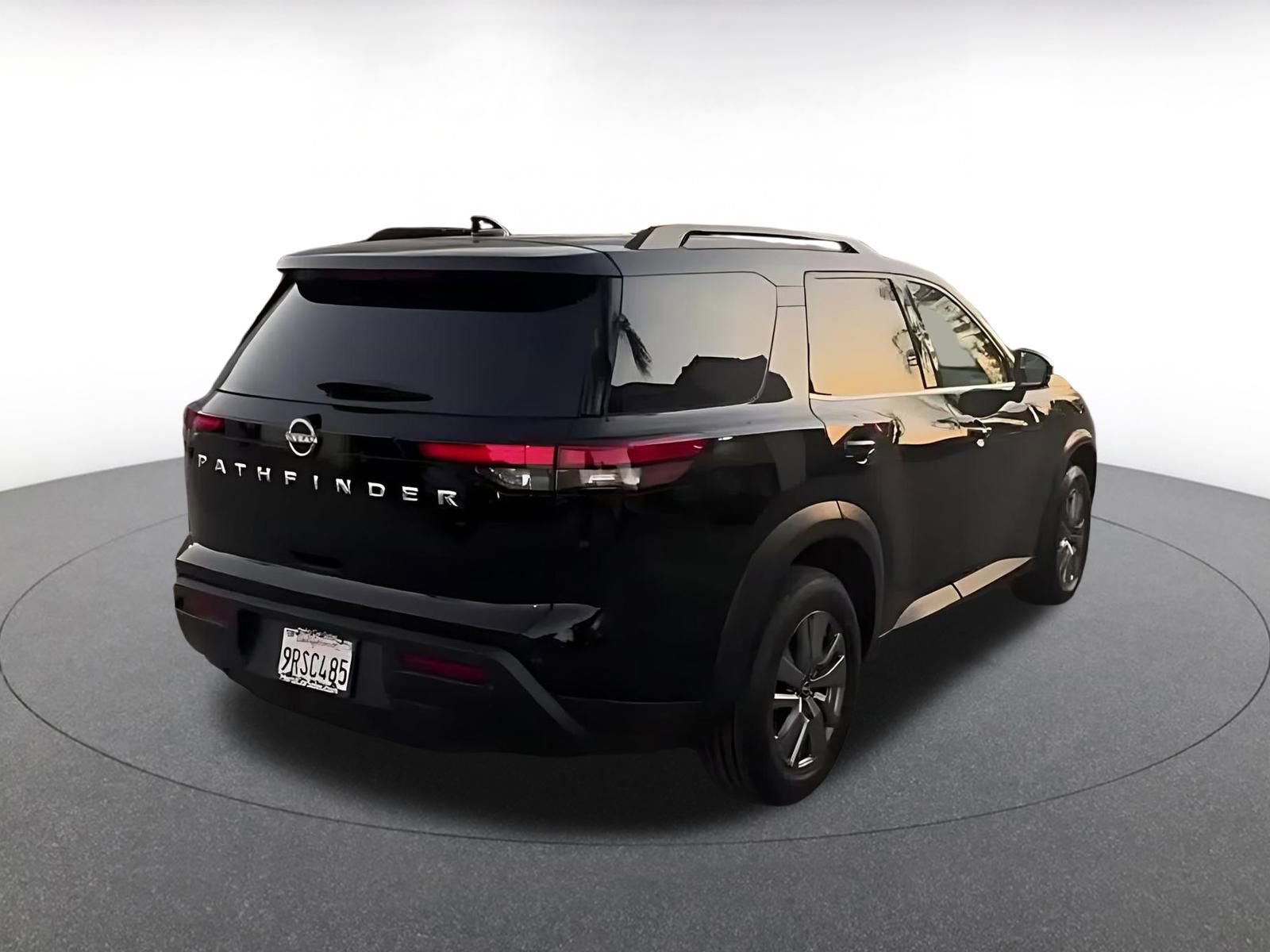 Used 2025 Nissan Pathfinder SV image 14