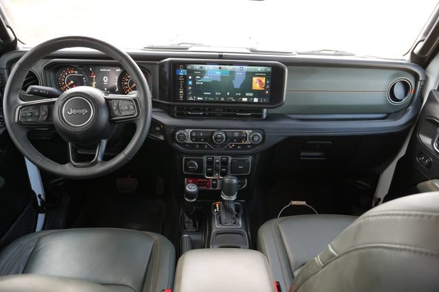 Used 2025 Jeep Gladiator Mojave AWD/4WD image 19